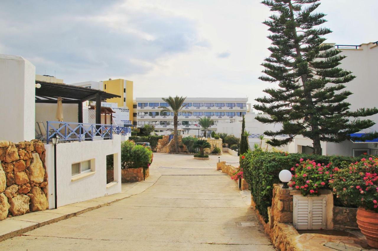 Sea Front Villa Vera Klorakas Екстериор снимка