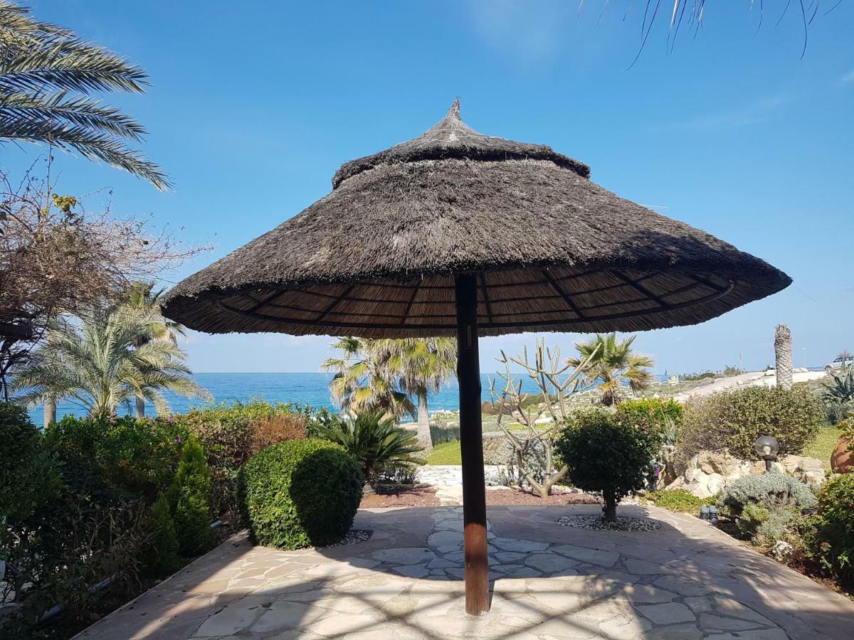 Sea Front Villa Vera Klorakas Екстериор снимка
